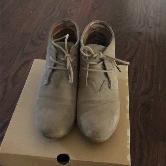 Shoes - Picture 2 of 5